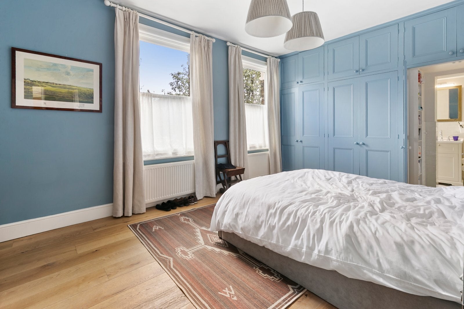 House Henning Street in Greater London