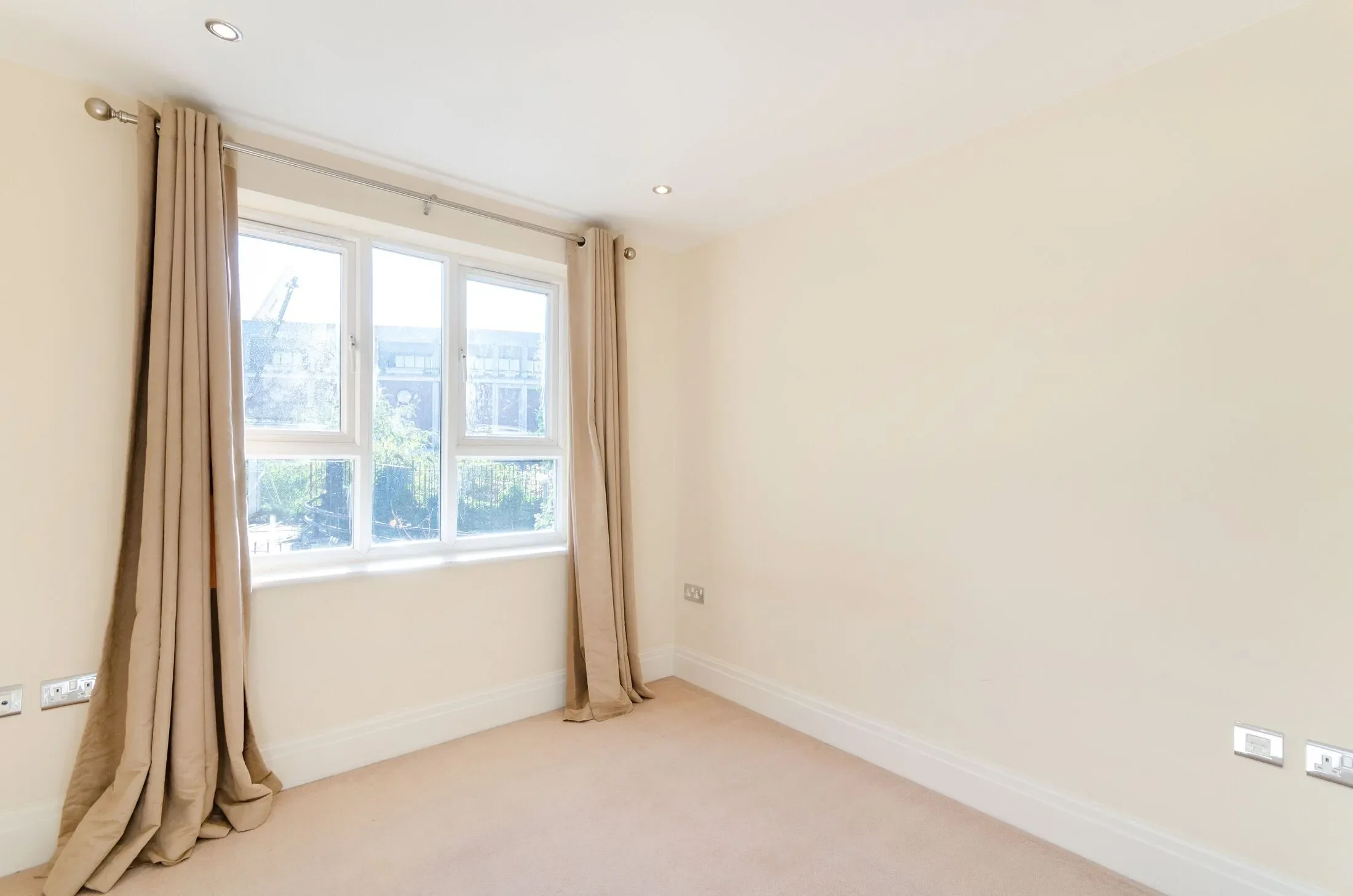 Flat Canbury Passage in Greater London