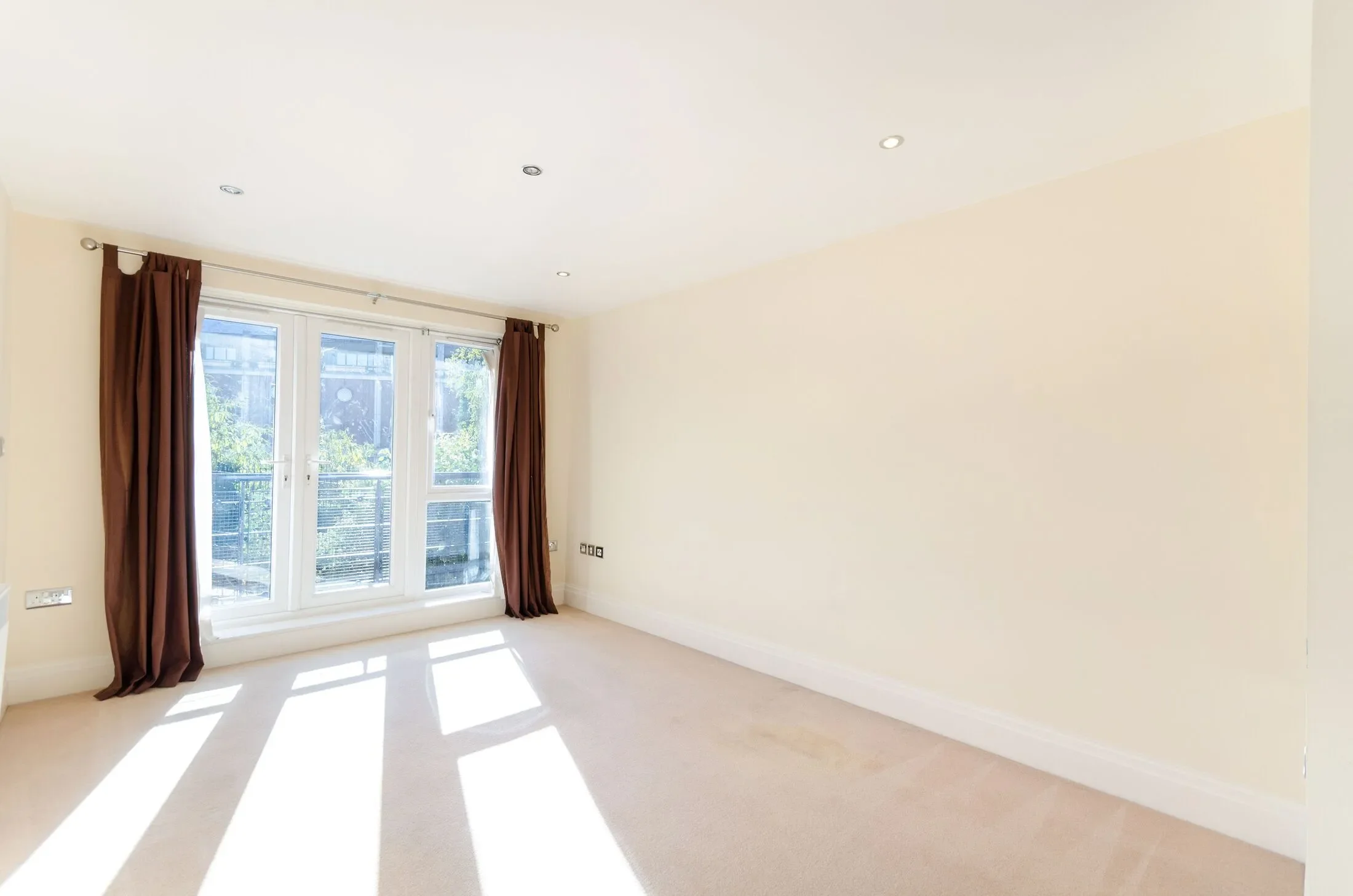 Flat Canbury Passage in Greater London