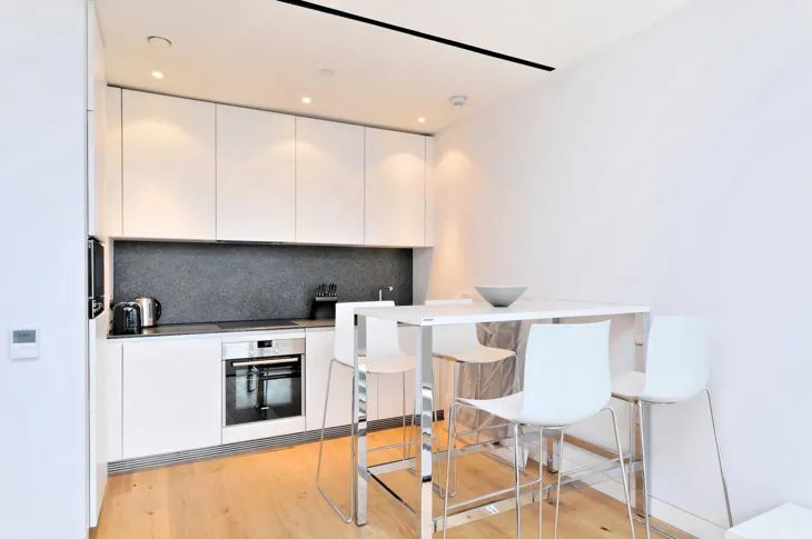 Flat Holland Street in Greater London