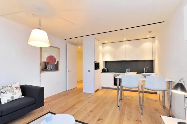 Flat Holland Street in Greater London