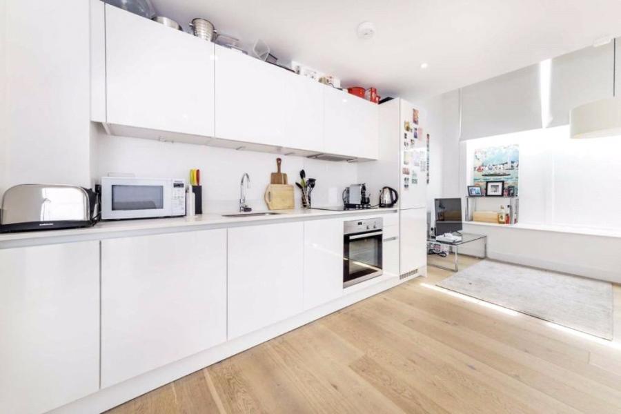 Flat Dod Street in Greater London