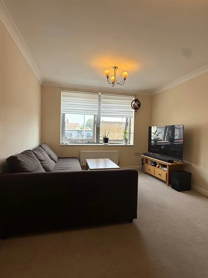 Flat Whippendell Road in Watford