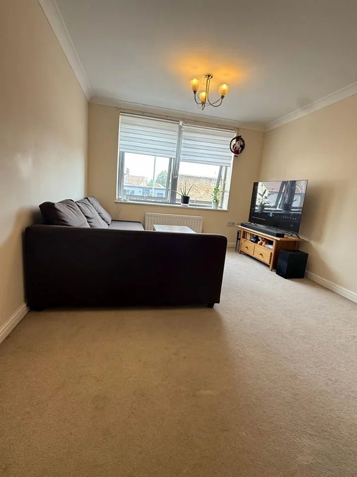 Flat Whippendell Road in Watford