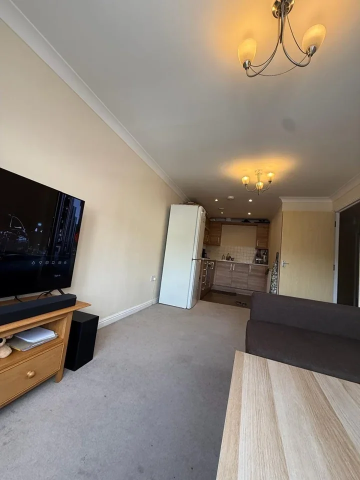 Flat Whippendell Road in Watford