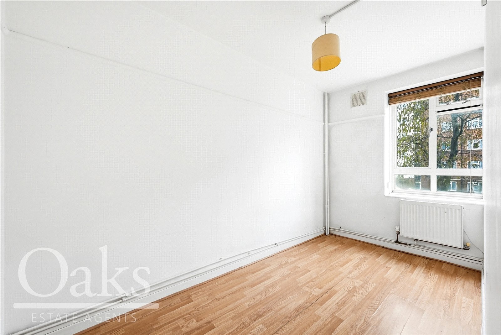 Flat Ravenet Street in Greater London