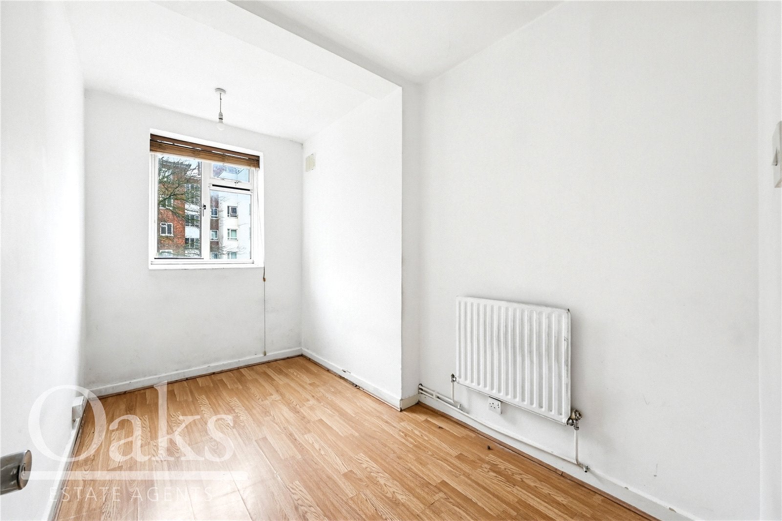 Flat Ravenet Street in Greater London