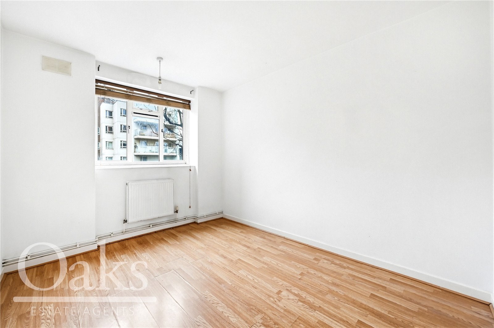 Flat Ravenet Street in Greater London