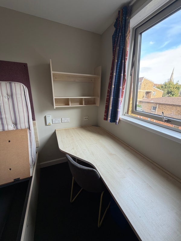 Room King David Lane in Greater London