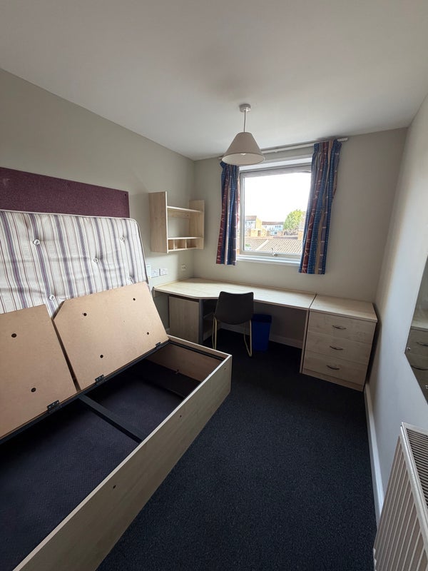 Room King David Lane in Greater London