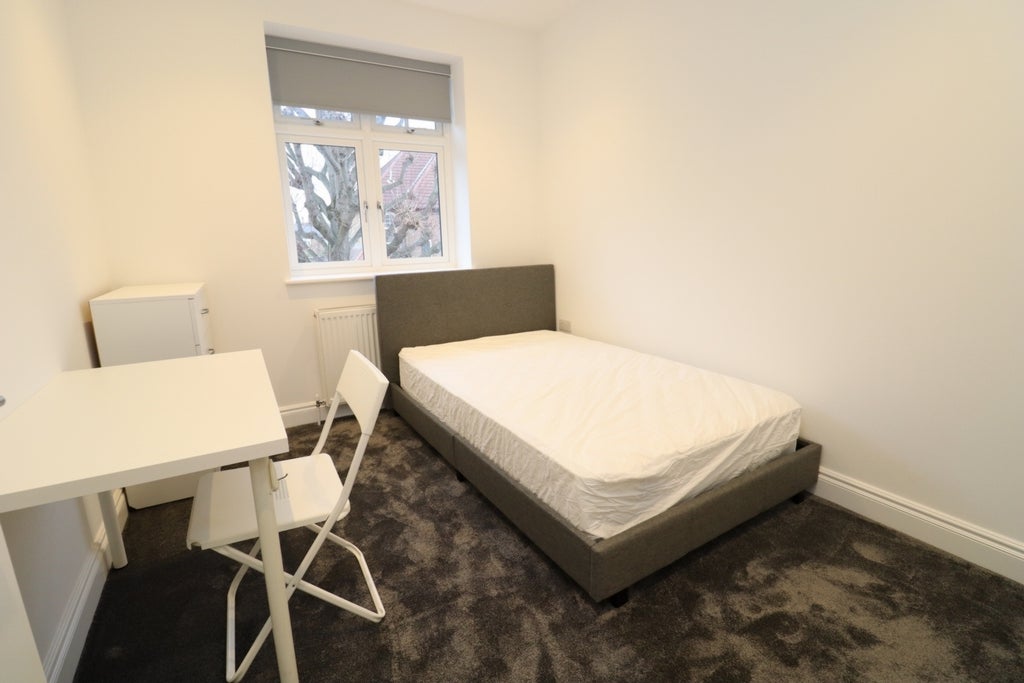 Room Globe Road in Greater London