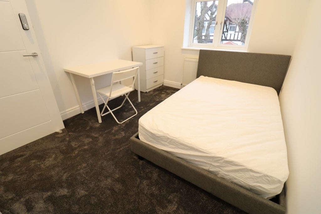 Room Globe Road in Greater London