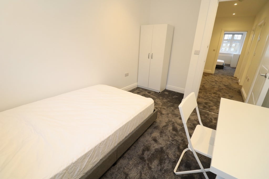 Room Globe Road in Greater London
