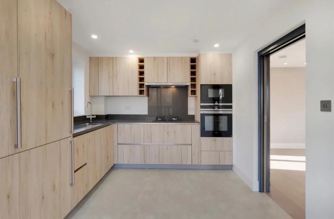 Flat Fitzjohn's Avenue in Greater London