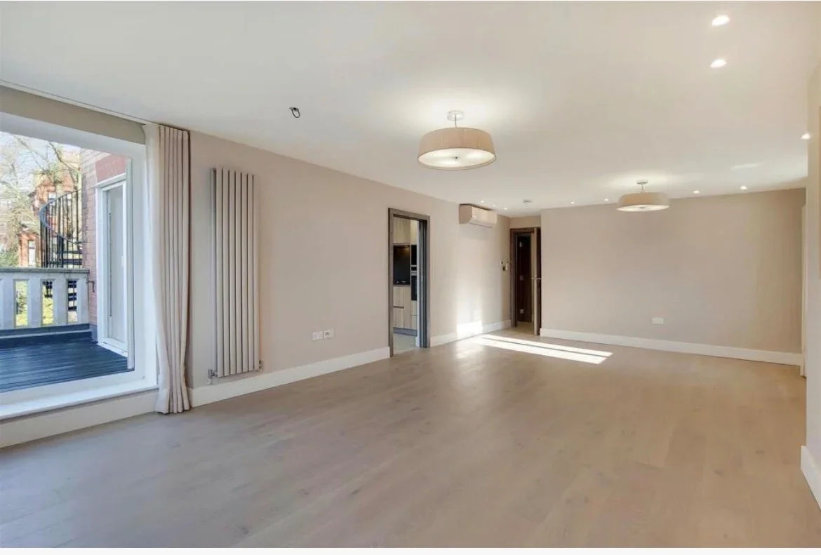Flat Fitzjohn's Avenue in Greater London