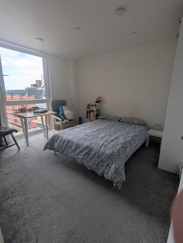 Room Dumballs Road in Cardiff