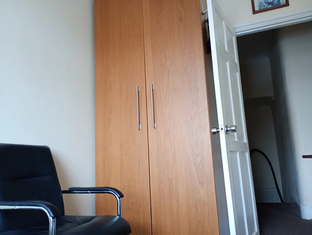 Room Cleveland Road in Greater London
