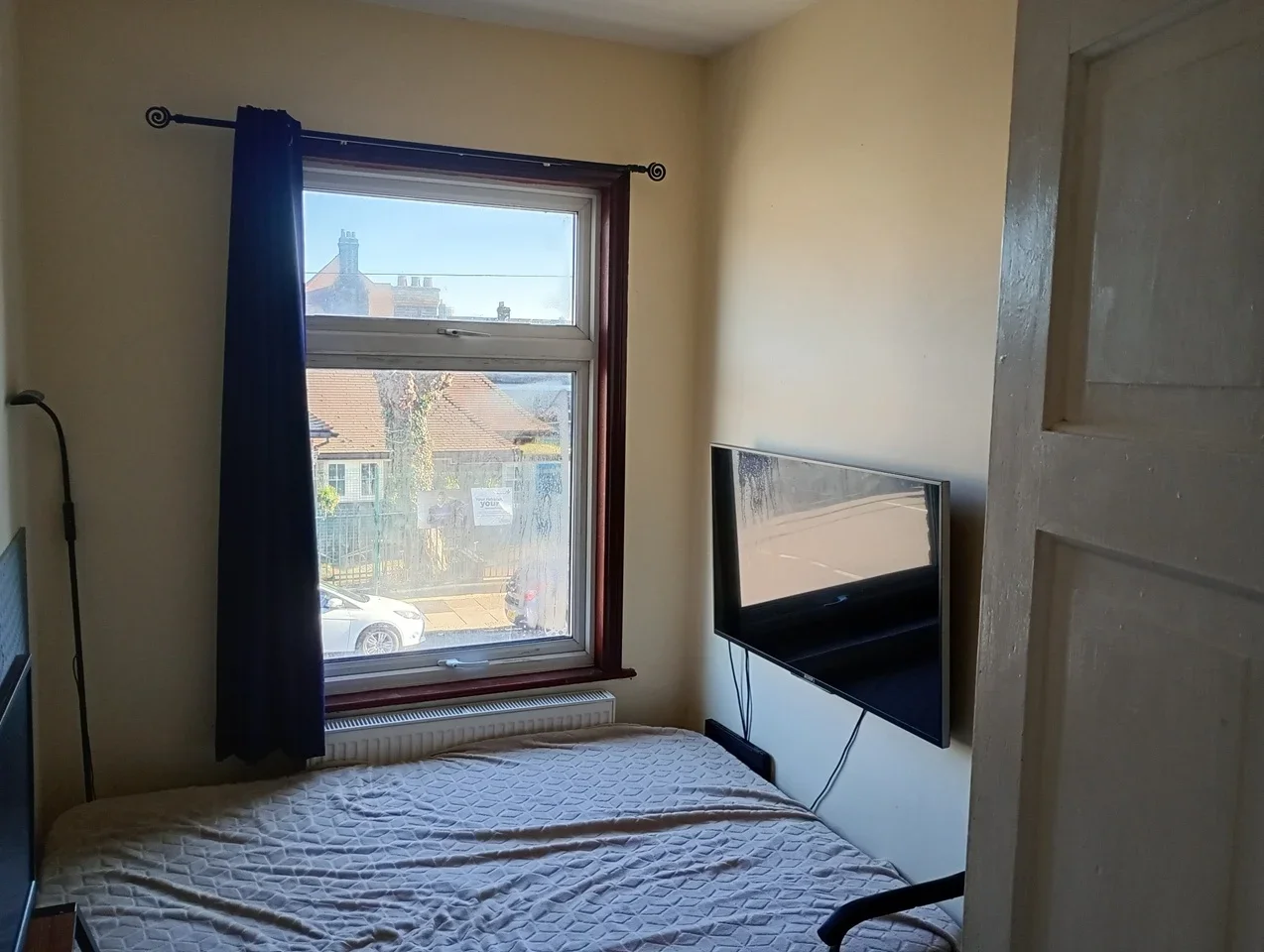 Room Cleveland Road in Greater London