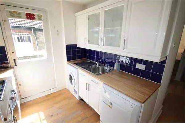 Room Park Hall Road in Greater London