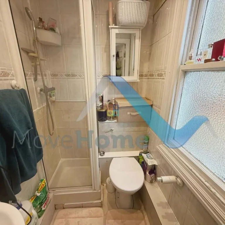 Flat Dawes Road in Greater London