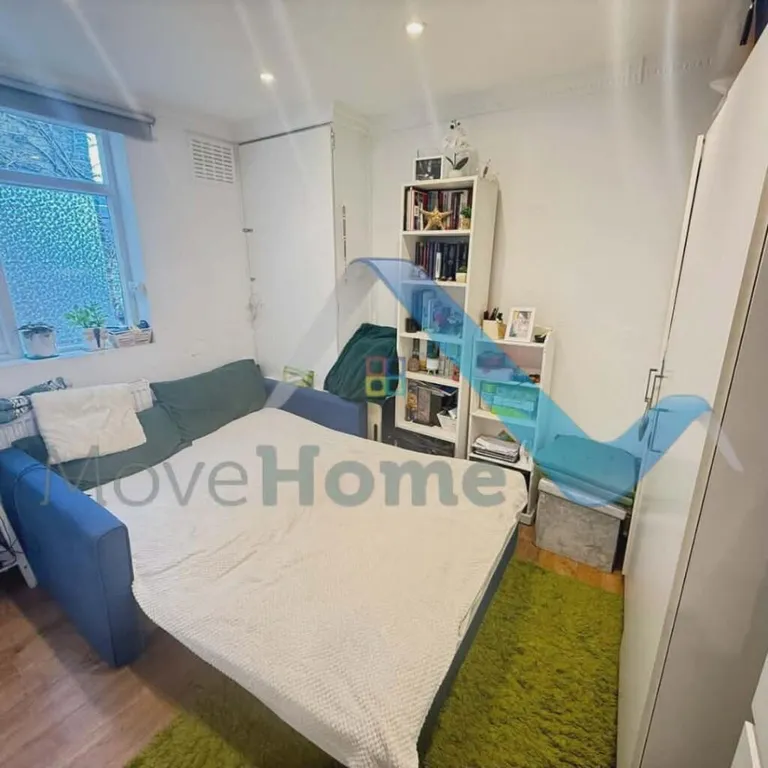 Flat Dawes Road in Greater London