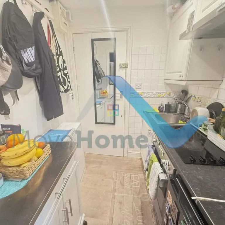 Flat Dawes Road in Greater London