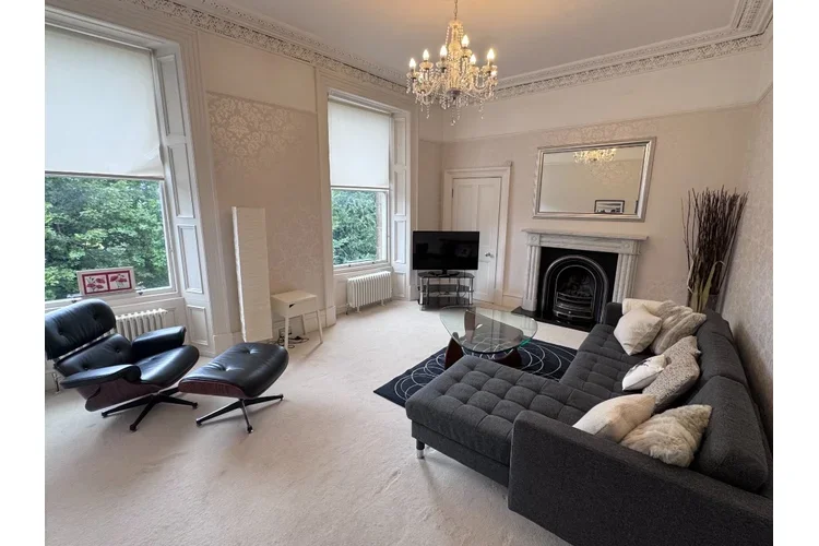 Flat Royal Crescent in City of Edinburgh