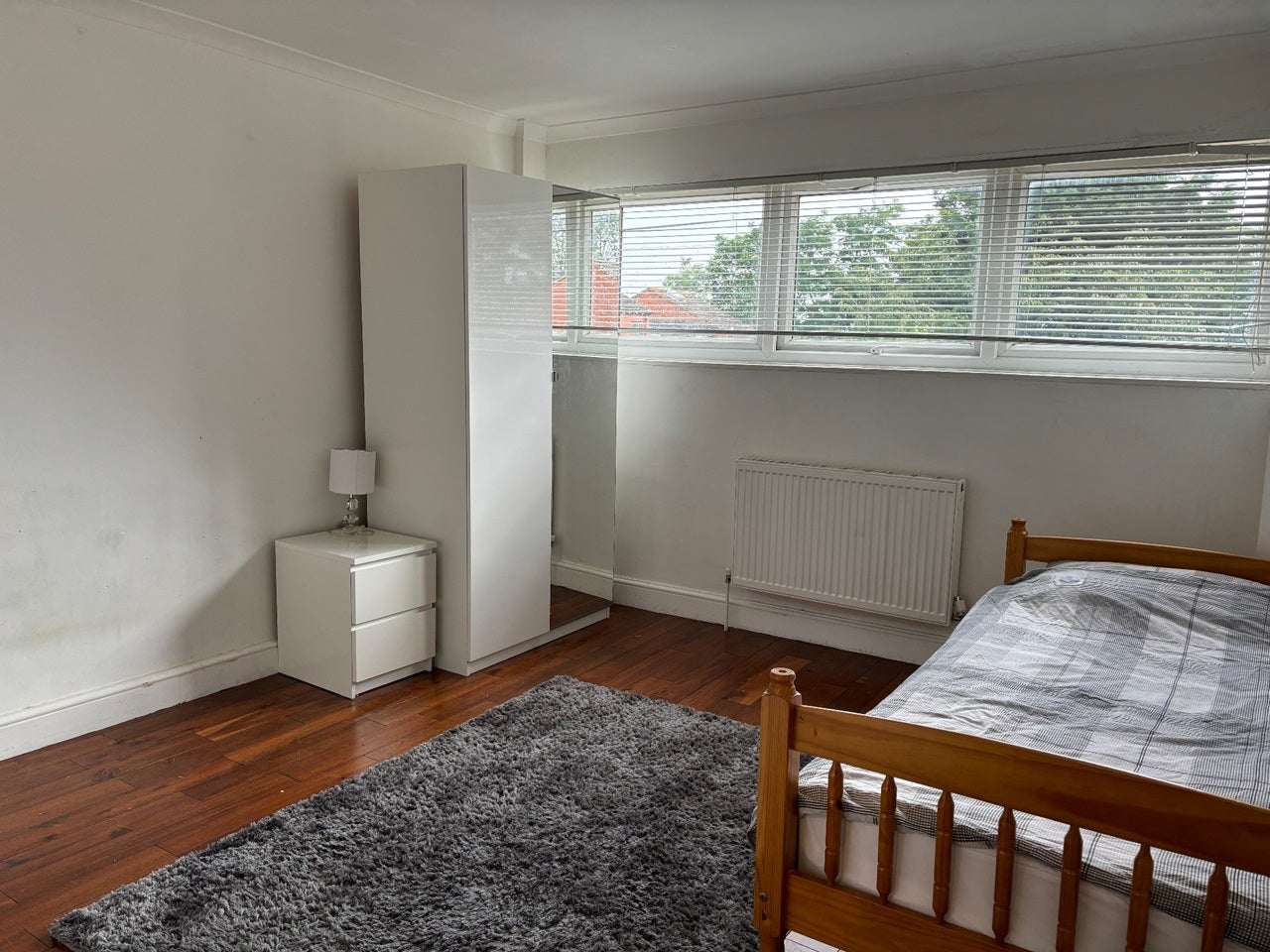 Room Stow Crescent in Greater London
