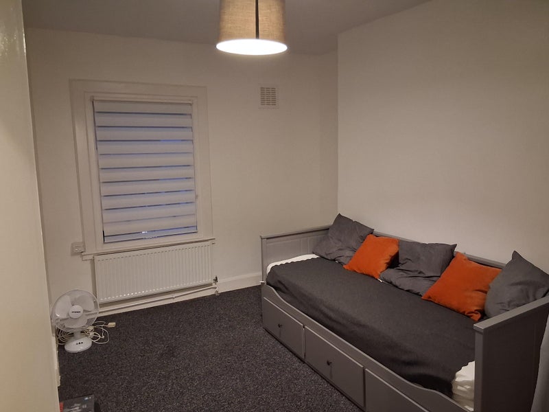 Room Wilson Road in Greater London