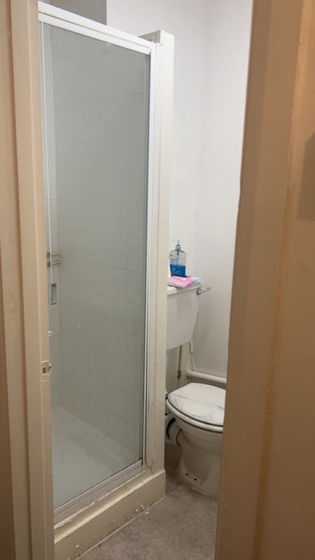 Room Wilson Road in Greater London
