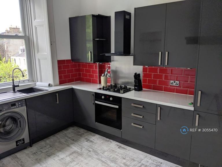Flat Newhaven Road in City of Edinburgh