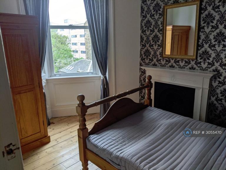 Flat Newhaven Road in City of Edinburgh