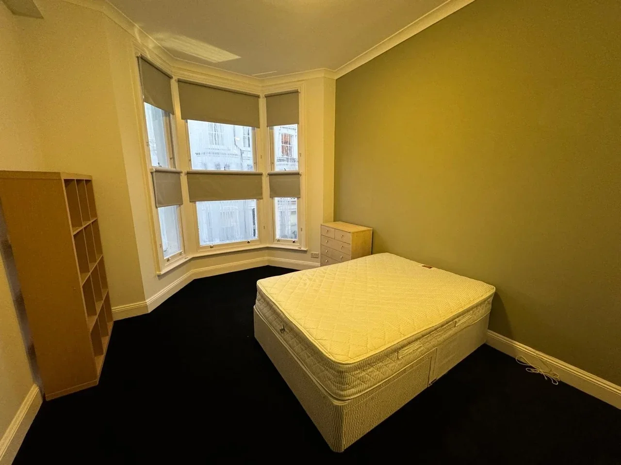 Flat Hatherley Grove in City of Westminster