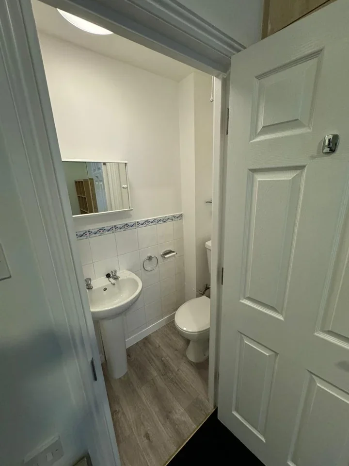 Flat Hatherley Grove in City of Westminster