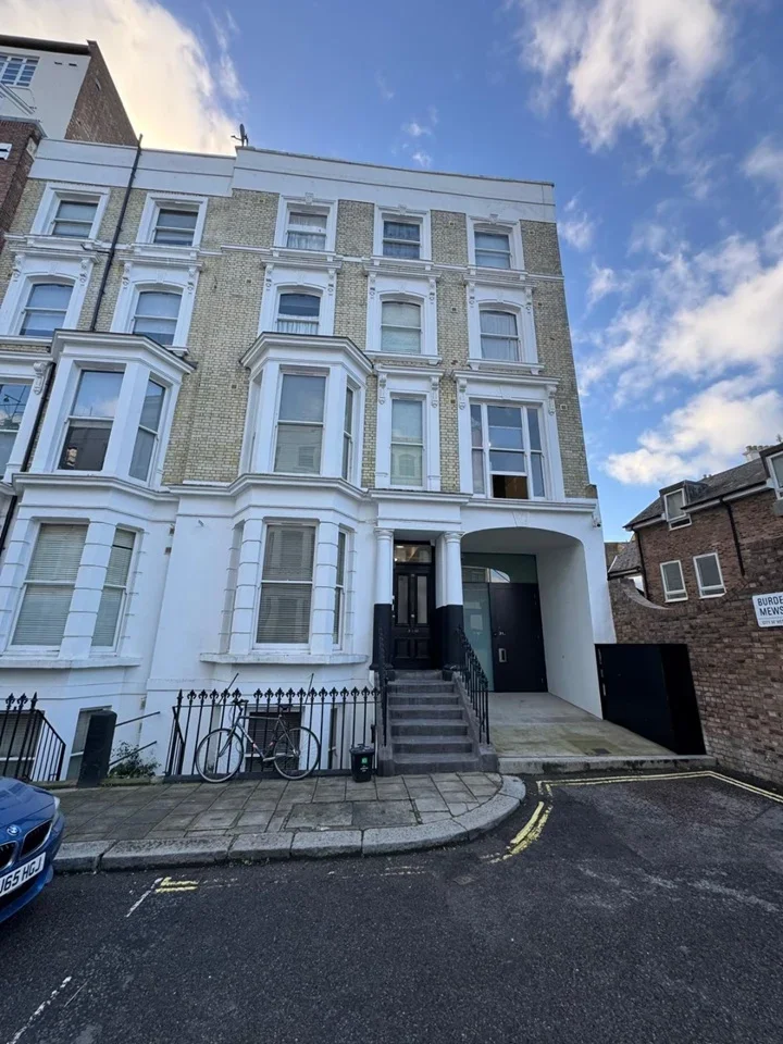 Flat Hatherley Grove in City of Westminster