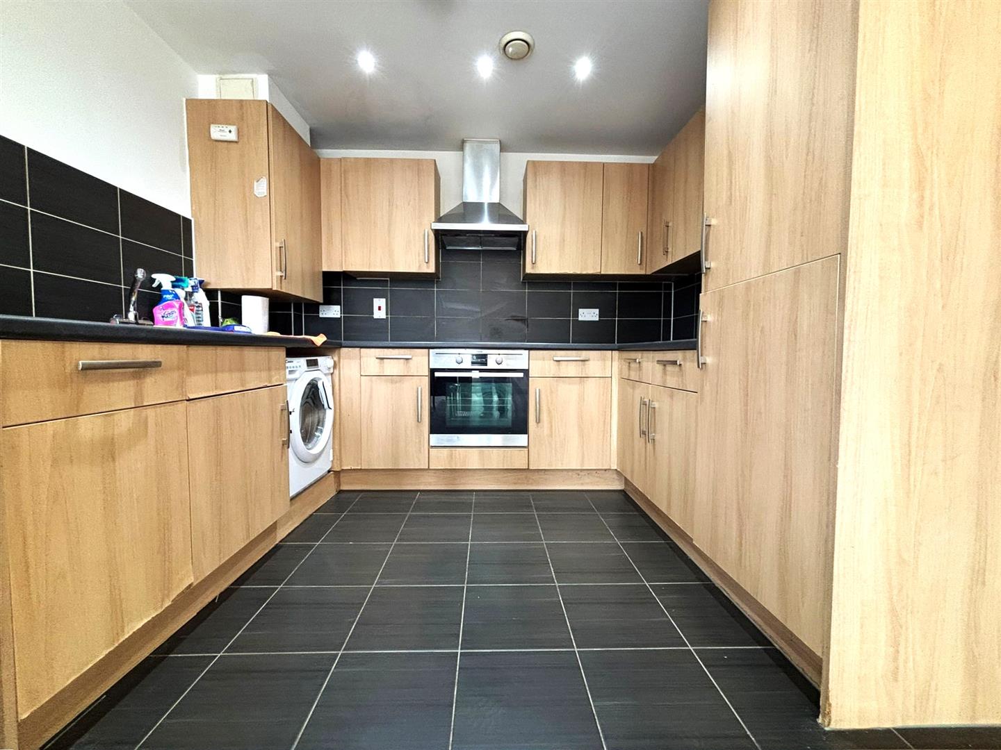 Flat Fairfield Road in Greater London