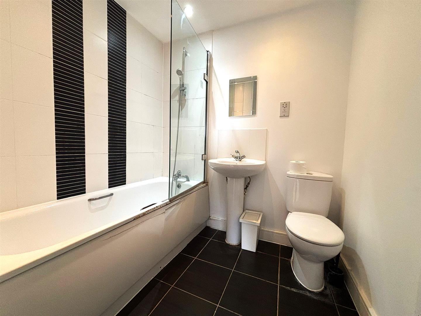 Flat Fairfield Road in Greater London