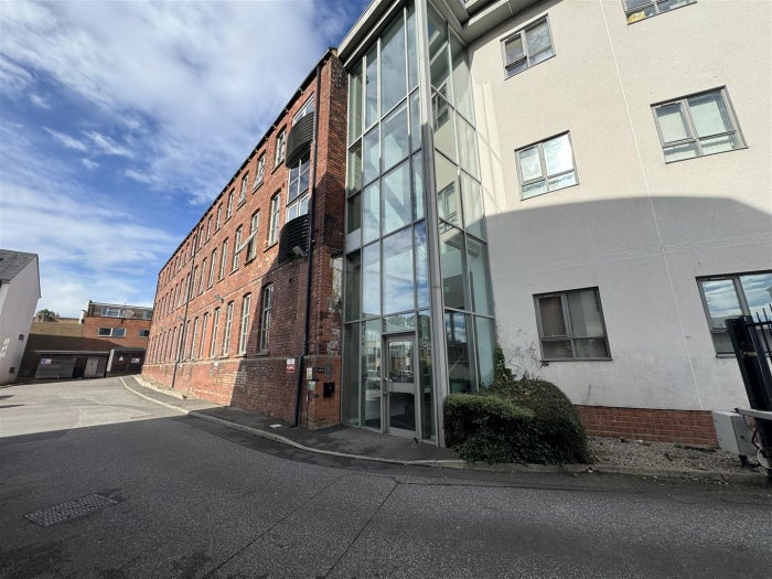 Flat Briggs Buildings in Leeds