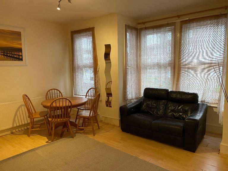 Flat to rent Bowes Road, Greater London | rentaroof