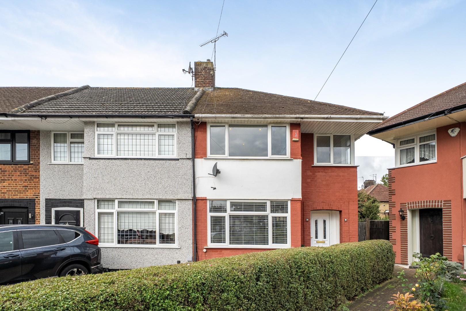 House Maypole Crescent in Greater London