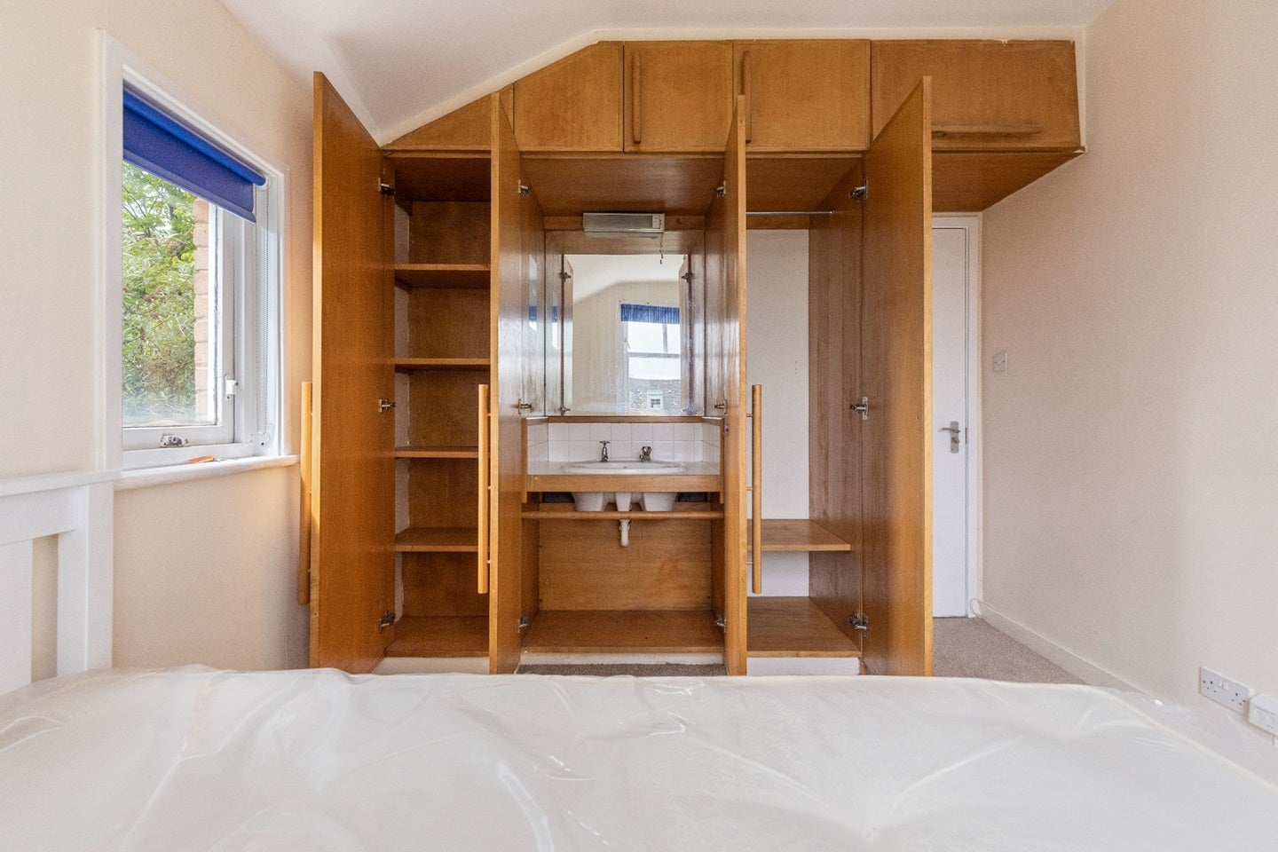 Room Duncombe Road in Greater London
