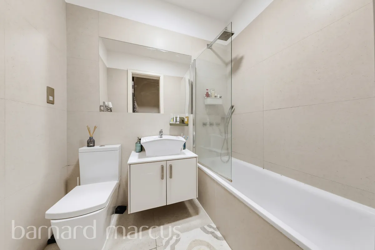 Flat Addiscombe Road in Greater London