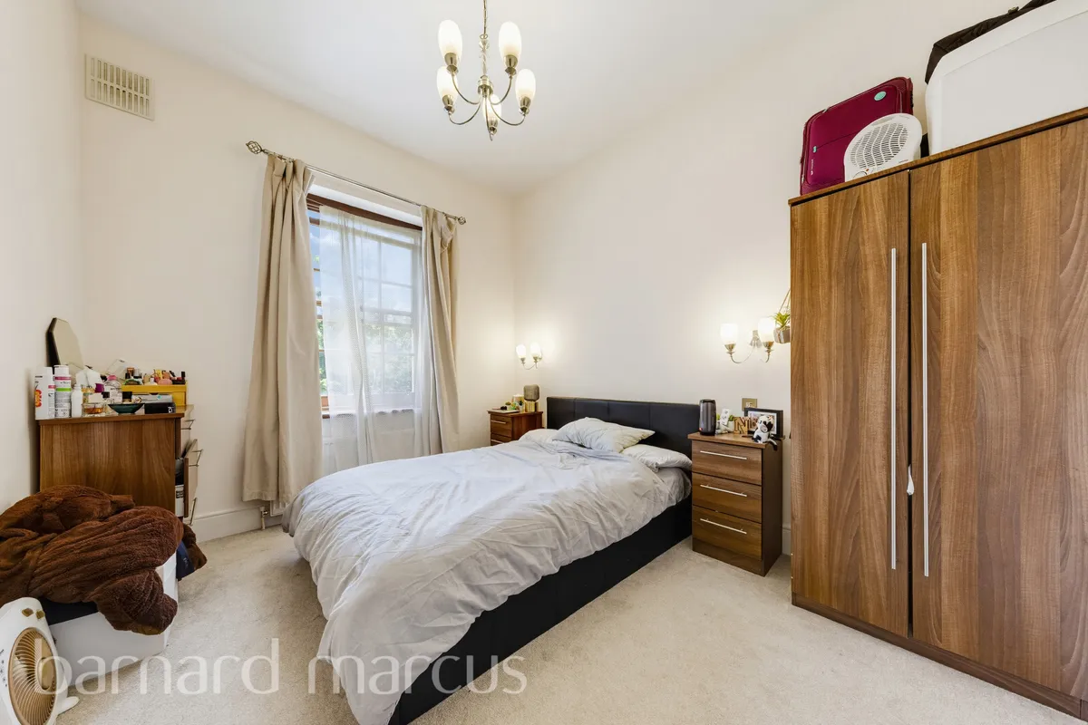 Flat Addiscombe Road in Greater London