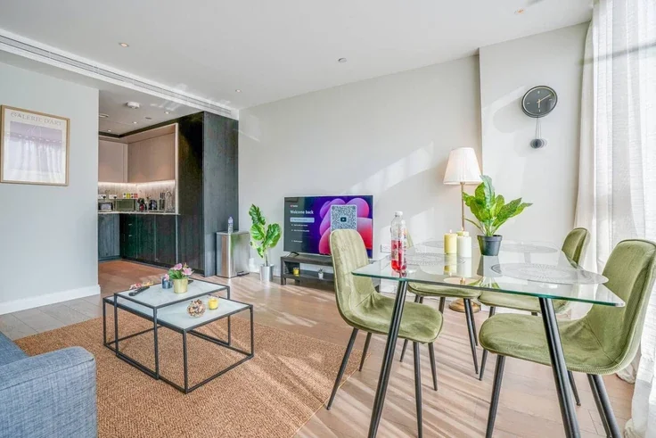 Flat Kennington Lane in Greater London