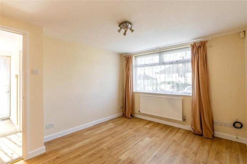 Room Pigott Avenue in Bristol