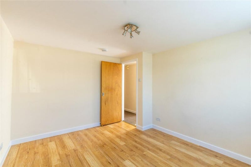Room Pigott Avenue in Bristol