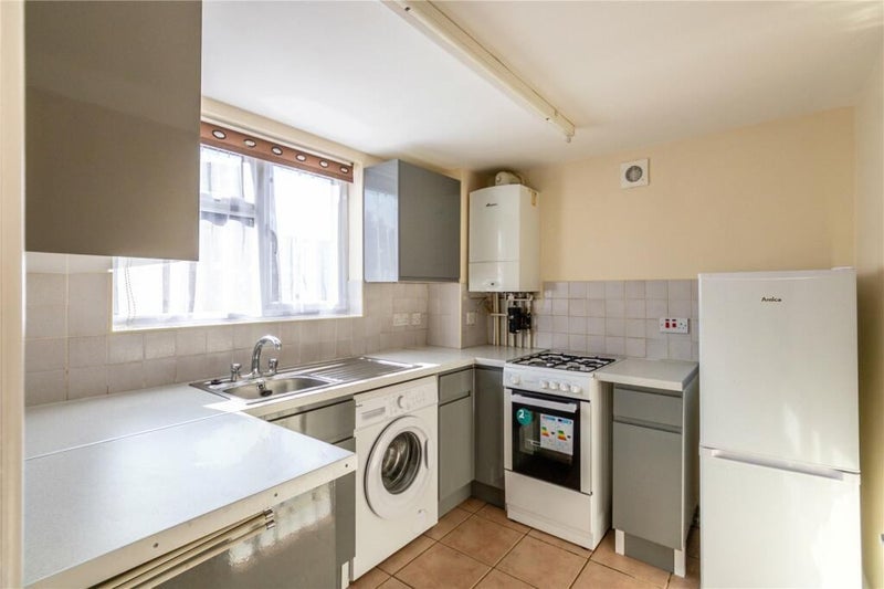 Room Pigott Avenue in Bristol