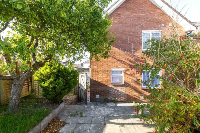 Room Pigott Avenue in Bristol