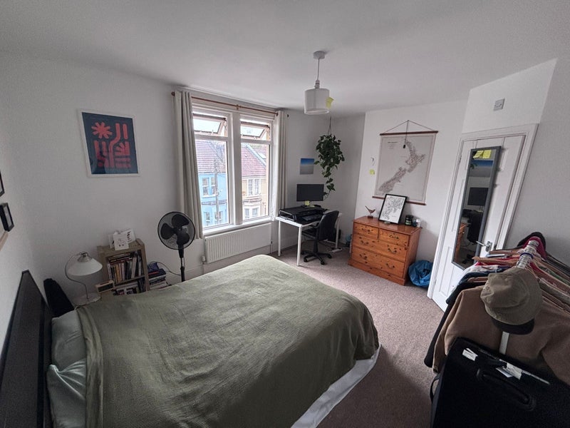 Room Cotswold Road in Bristol