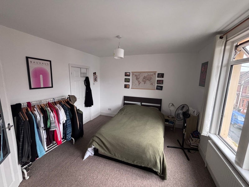 Room Cotswold Road in Bristol